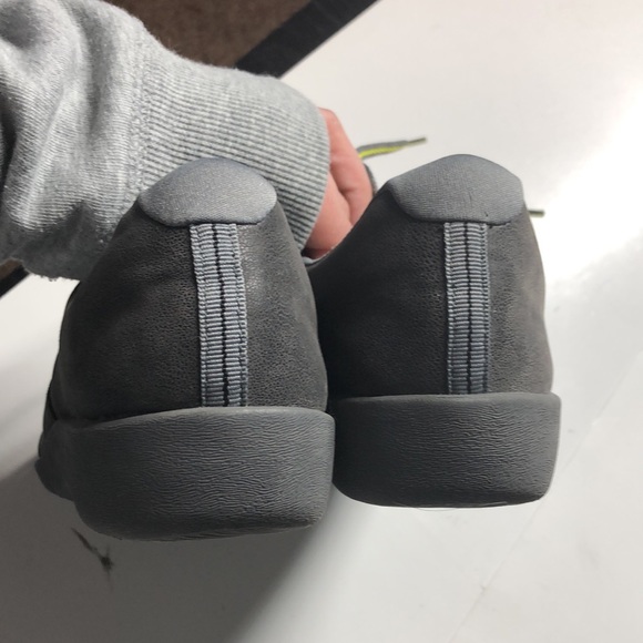 Brand new Clarks gray Cloudstepper sneakers size 8 - Picture 4 of 10